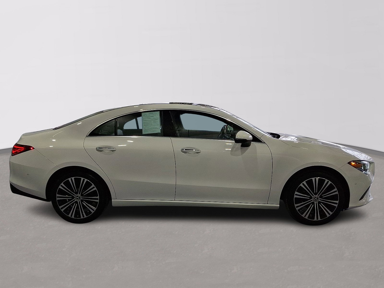 Used 2023 Mercedes-Benz CLA 250 4MATIC image 5