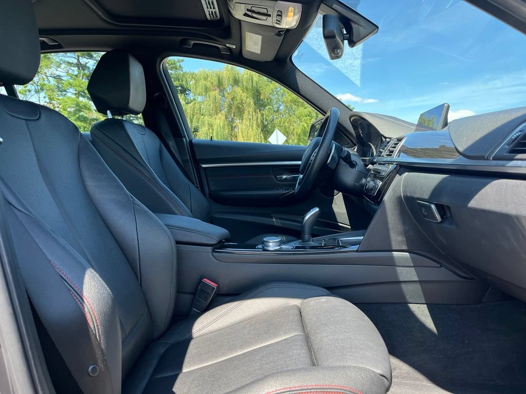 Used 2018 BMW 330i xDrive Sedan w/ Convenience Package AWD/4WD image 25