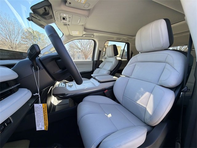 New 2025 Lincoln Navigator Reserve image 11