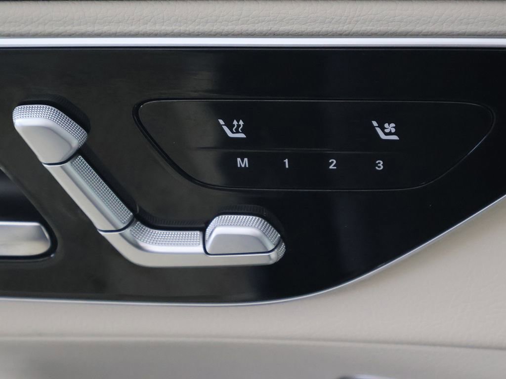 Used 2025 Mercedes-Benz GLC 300 4MATIC image 38
