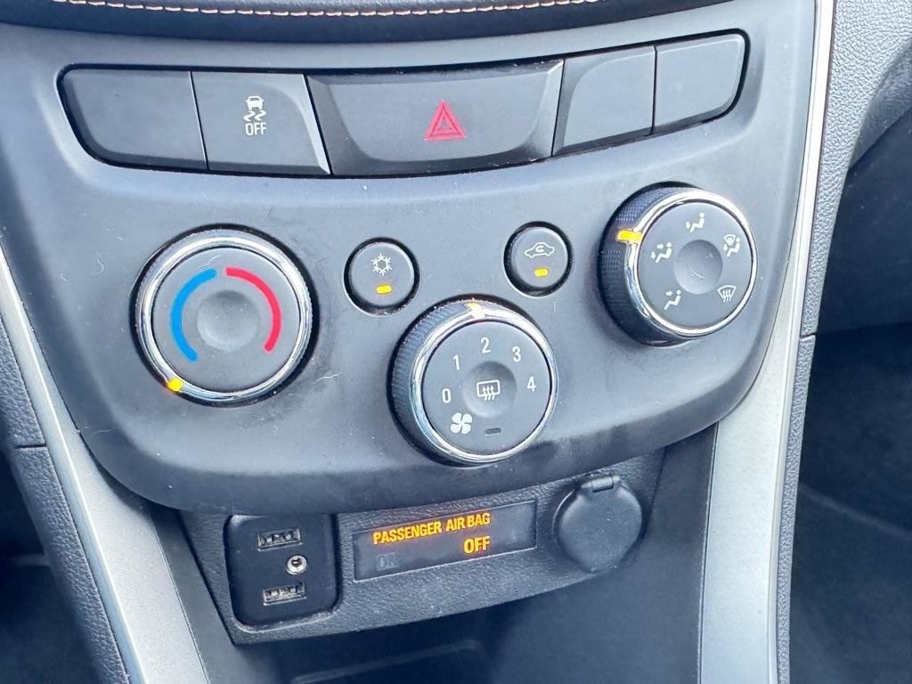 Used 2018 Chevrolet Trax LT w/ LT Convenience Package AWD/4WD image 11