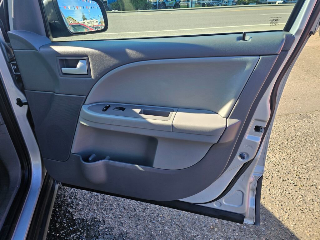 Used 2005 Ford Freestyle SE image 10