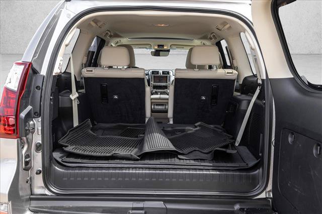 Used 2021 Lexus GX 460 Premium w/ Accessory Package AWD/4WD image 23