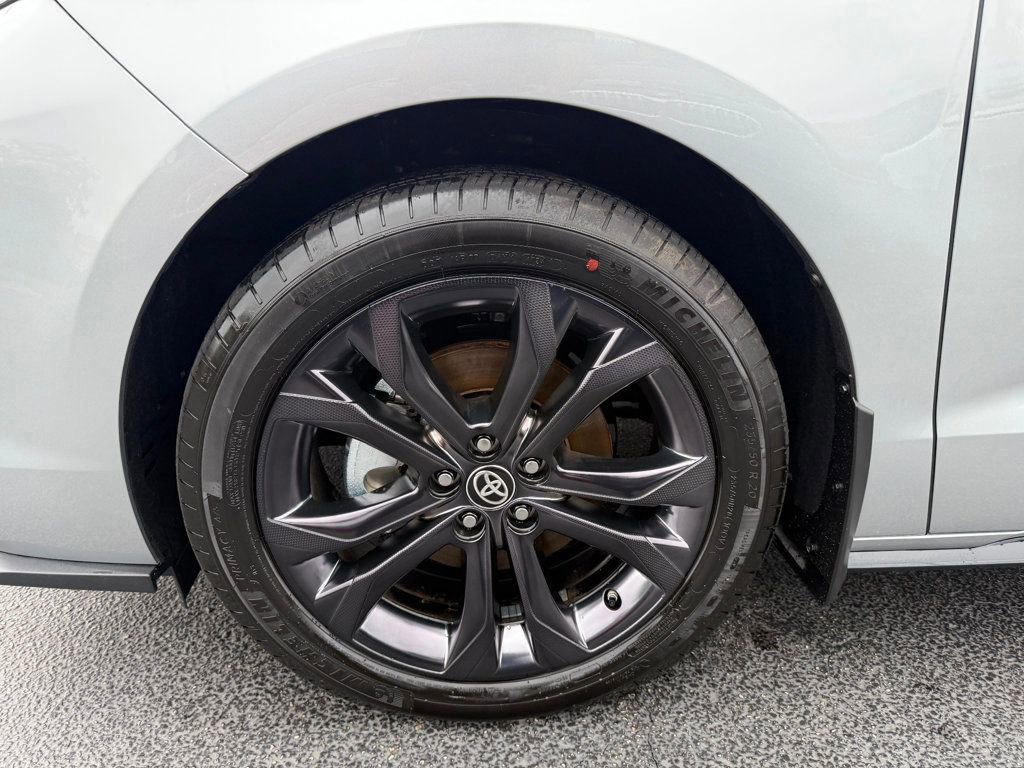 Used 2025 Toyota Sienna XSE image 36