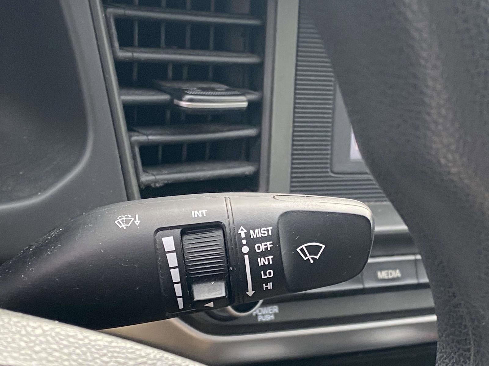 Used 2019 Hyundai Elantra SE w/ Cargo Package image 25