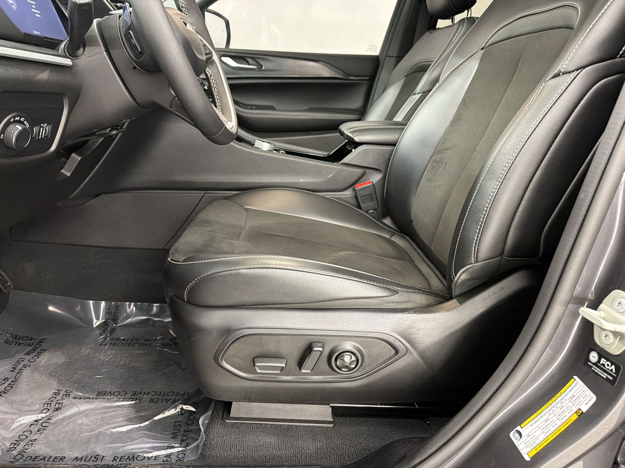 Used 2023 Jeep Grand Cherokee L Laredo AWD/4WD image 26