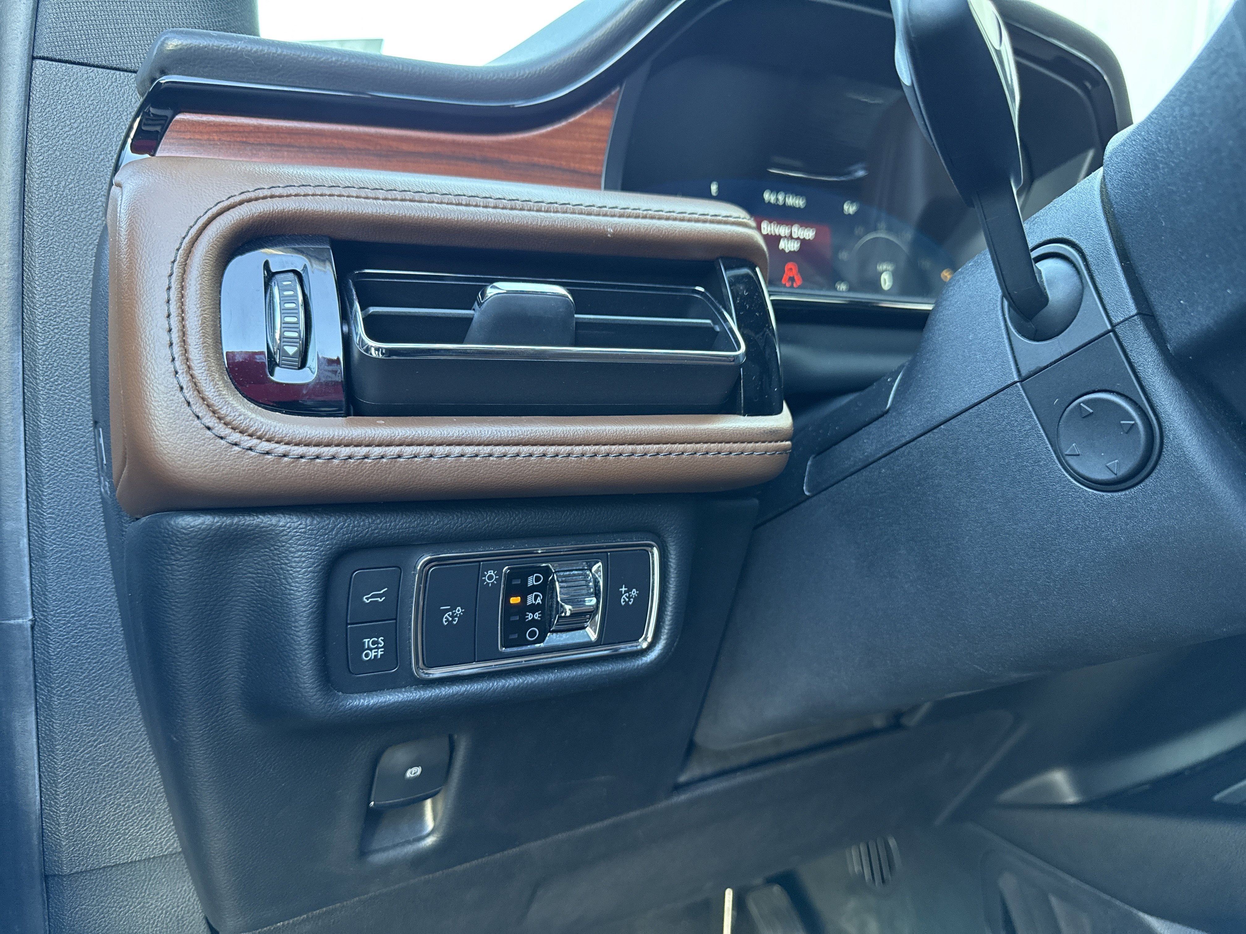 Used 2022 Lincoln Nautilus Reserve w/ Equipment Group 201A image 18