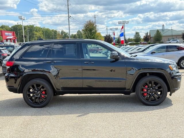 Used 2022 Jeep Grand Cherokee Laredo X image 2