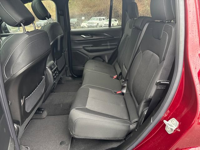 New 2026 Jeep Grand Cherokee Laredo image 13