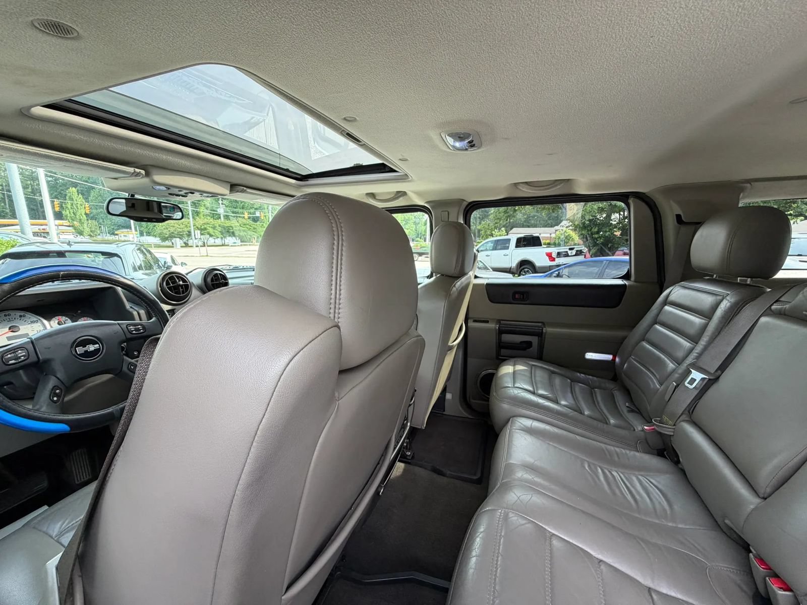 Used 2004 HUMMER H2 SUT w/ Preferred Equipment Group AWD/4WD image 17