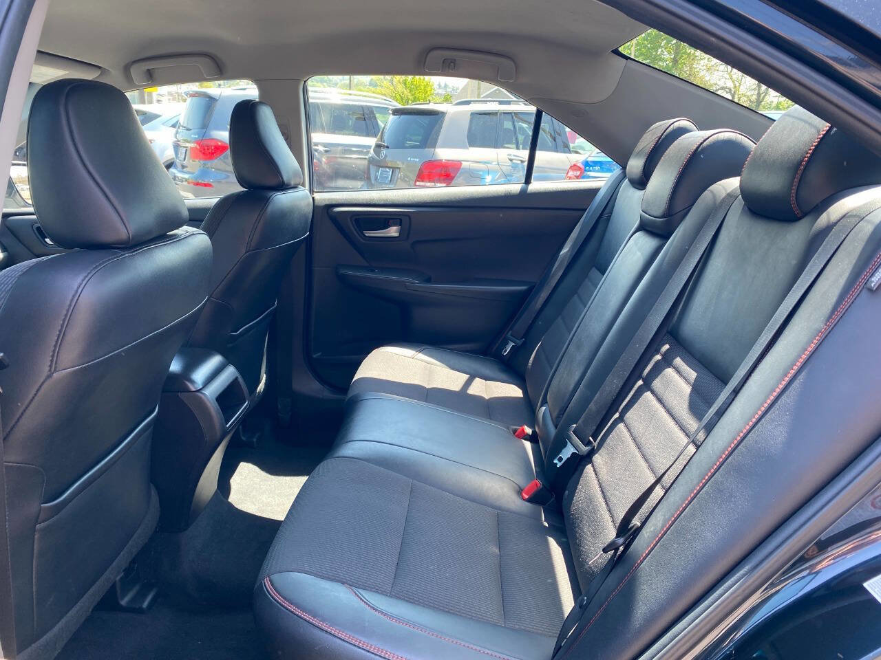 Used 2016 Toyota Camry SE FWD image 21