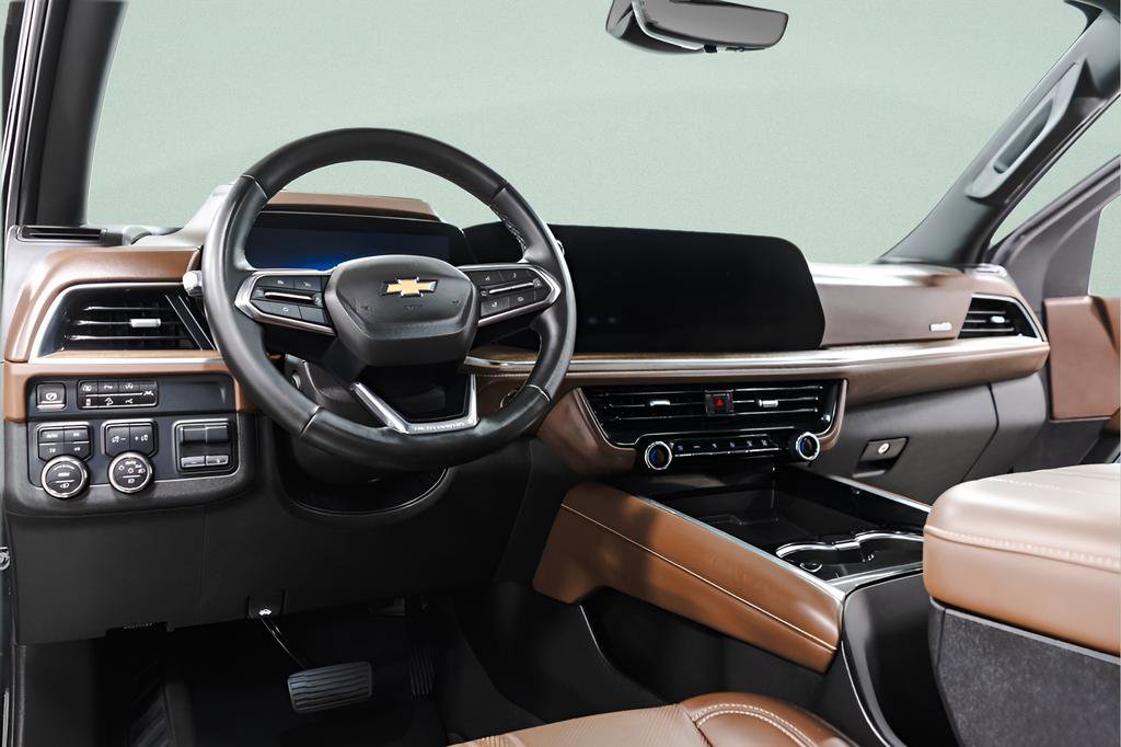 Used 2025 Chevrolet Suburban High Country image 29