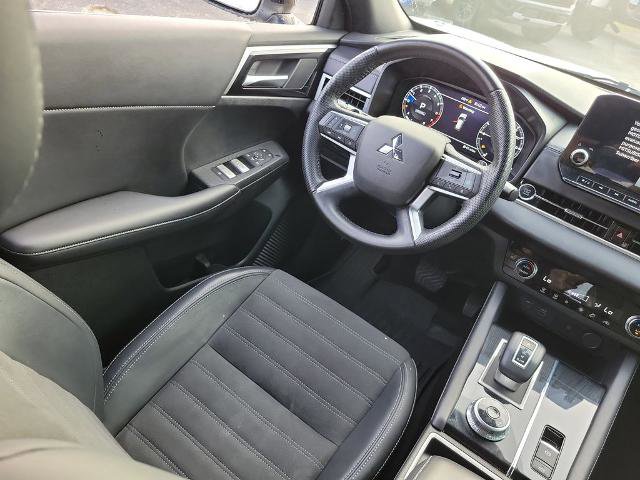 Used 2024 Mitsubishi Outlander SE Black Edition image 17