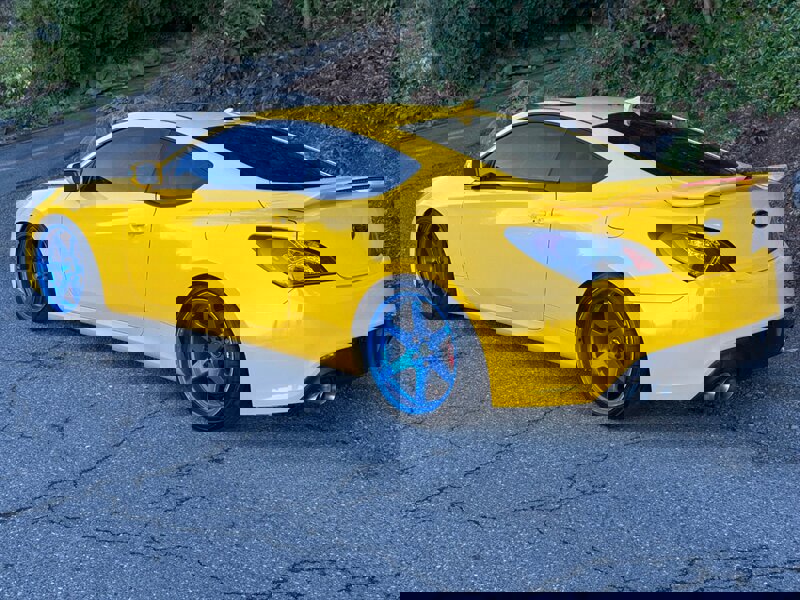 Used 2012 Hyundai Genesis 3.8 RWD image 3