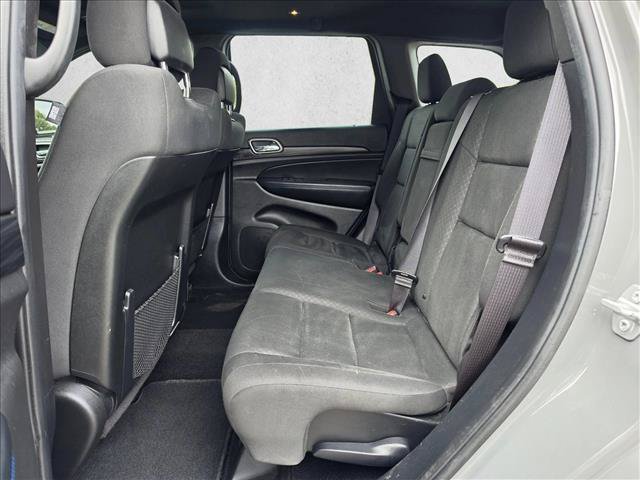 Used 2019 Jeep Grand Cherokee Laredo AWD/4WD image 17