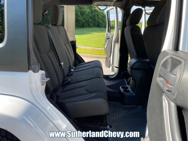 Used 2016 Jeep Wrangler Unlimited Sahara AWD/4WD image 31