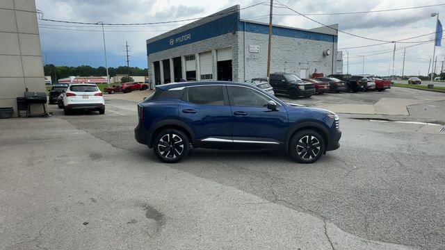 Used 2025 Nissan Kicks SV AWD/4WD image 9
