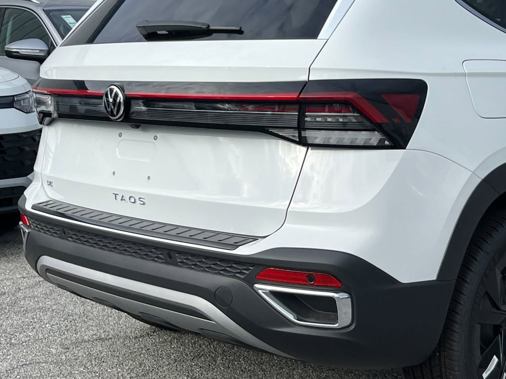 New 2025 Volkswagen Taos SE image 5