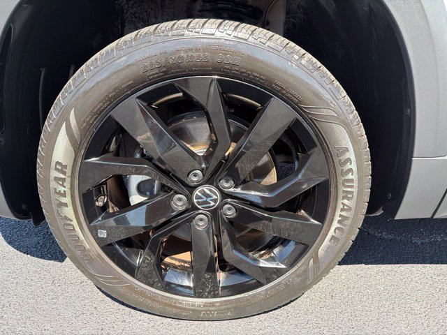 Used 2023 Volkswagen Taos SE w/ Black Wheel Package FWD image 28