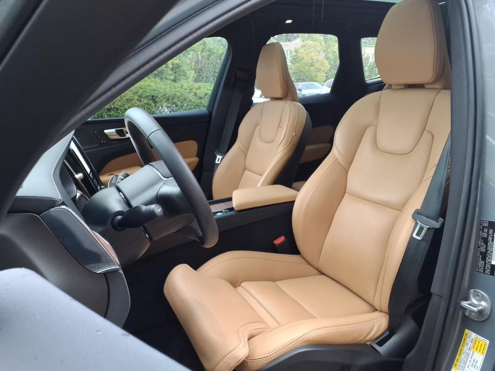 Certified 2024 Volvo XC60 T8 Ultimate w/ Protection Package Premier AWD/4WD image 11