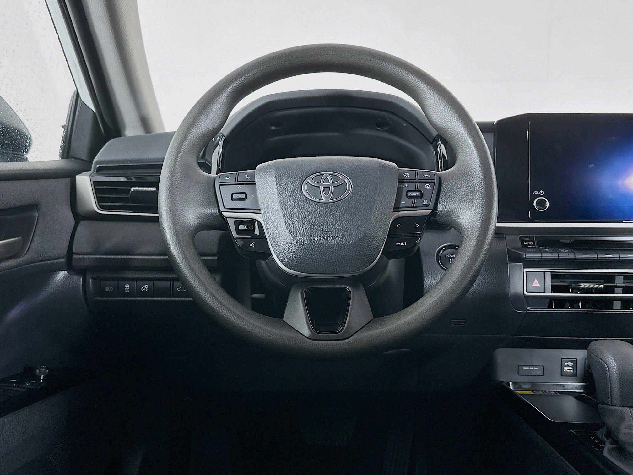 Used 2025 Toyota Camry LE image 18