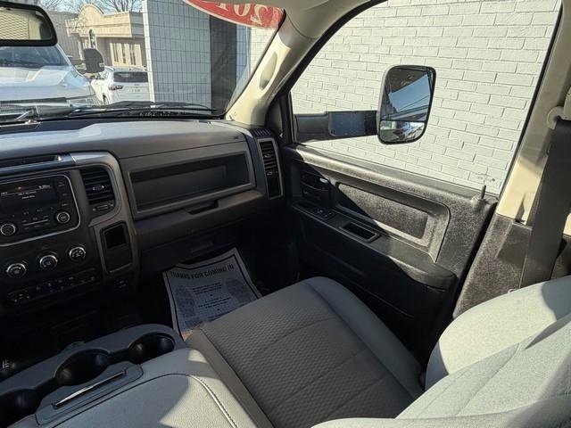 Used 2018 RAM 2500 Tradesman w/ Chrome Appearance Group image 31