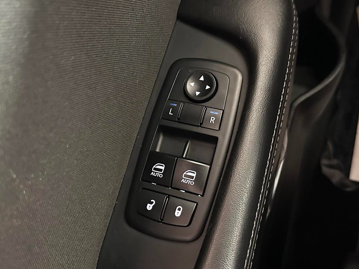 Used 2020 Dodge Challenger SXT RWD image 36