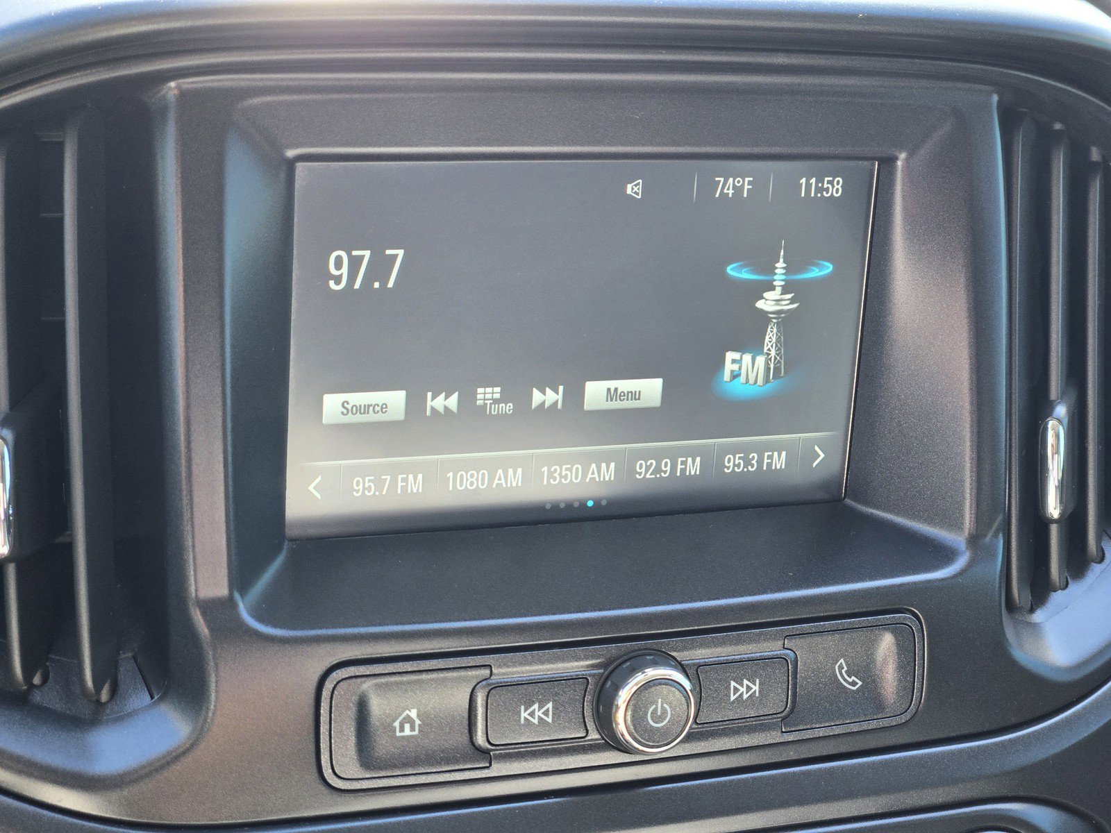 Used 2018 Chevrolet Colorado W/T image 16