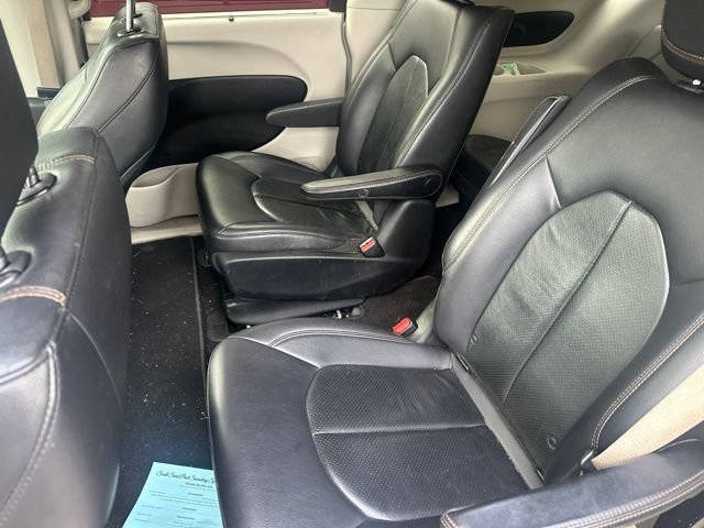 Used 2017 Chrysler Pacifica Premium FWD image 9