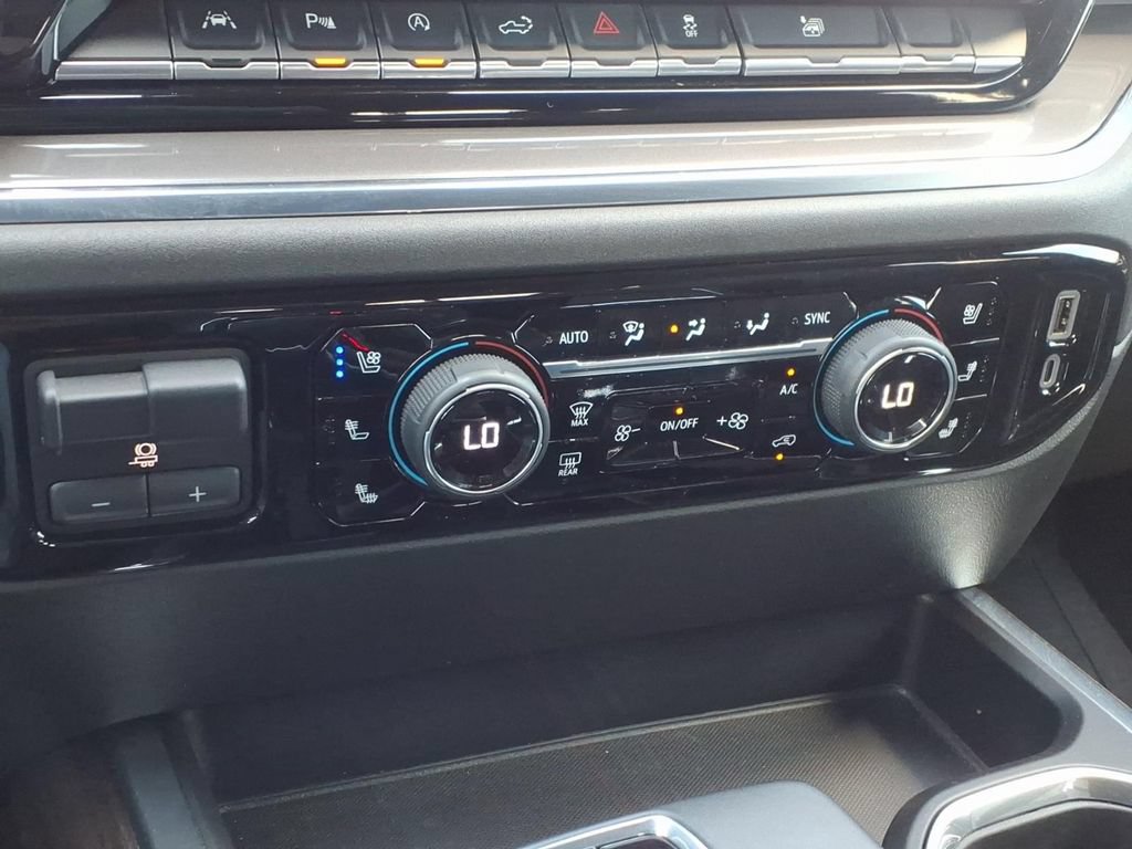Used 2024 Chevrolet Silverado 1500 High Country w/ Technology Package AWD/4WD image 29