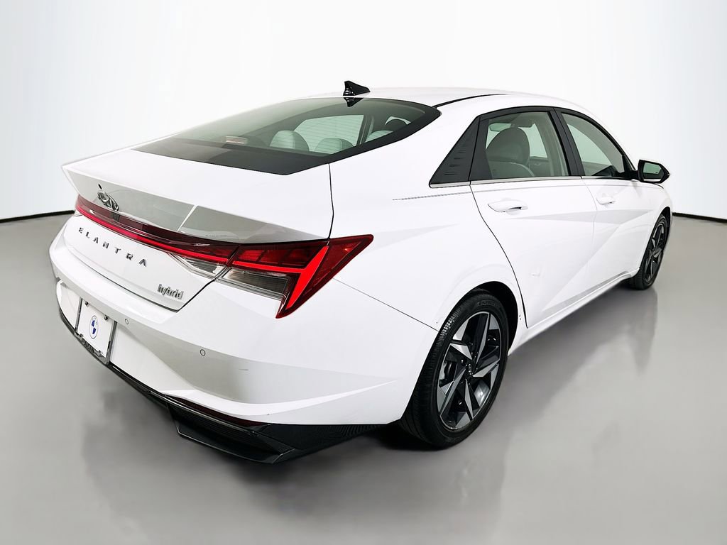 Used 2023 Hyundai Elantra Limited w/ Preferred Accessory Package image 5