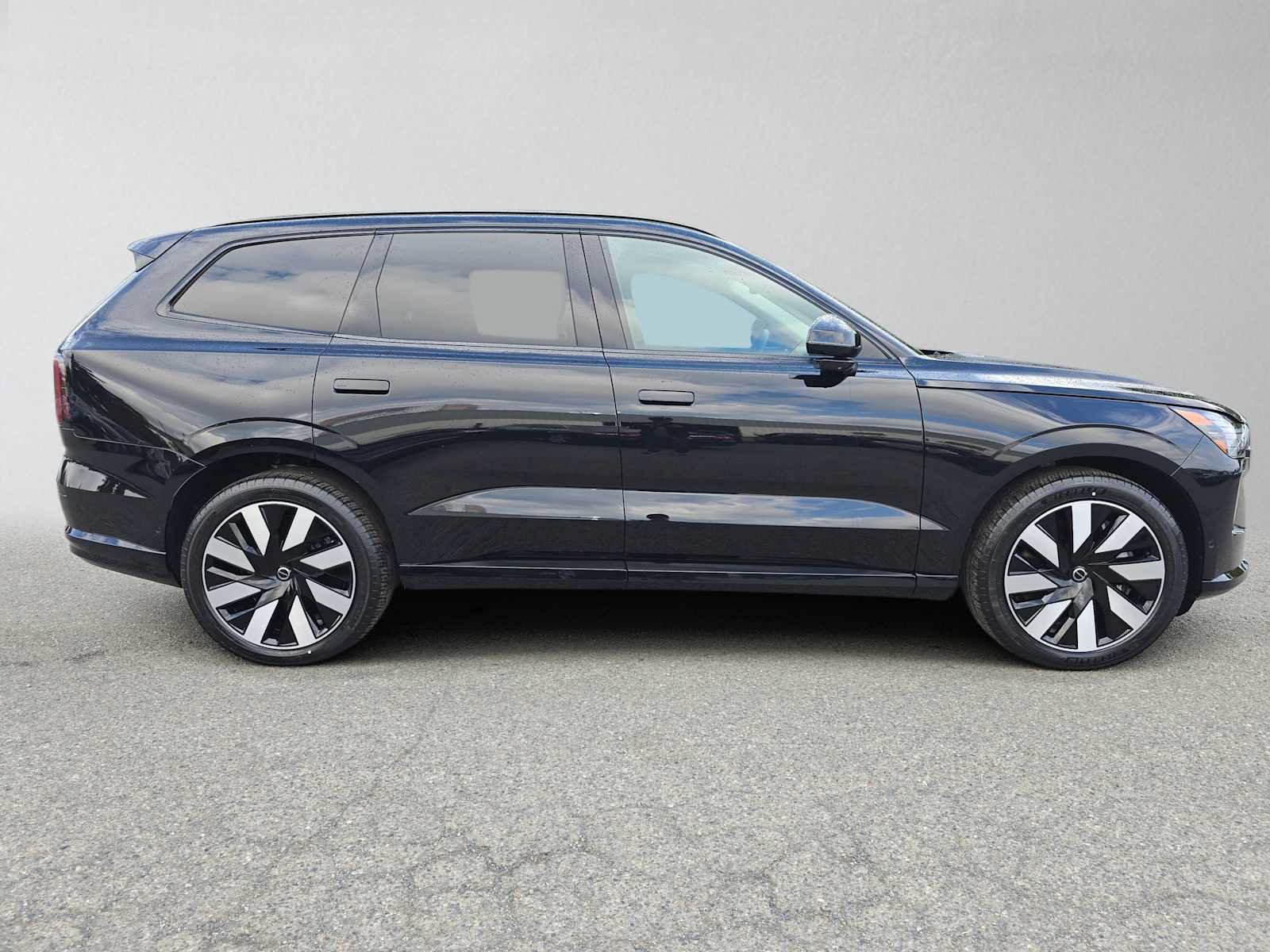 New 2026 Volvo EX90 Ultra AWD/4WD image 2