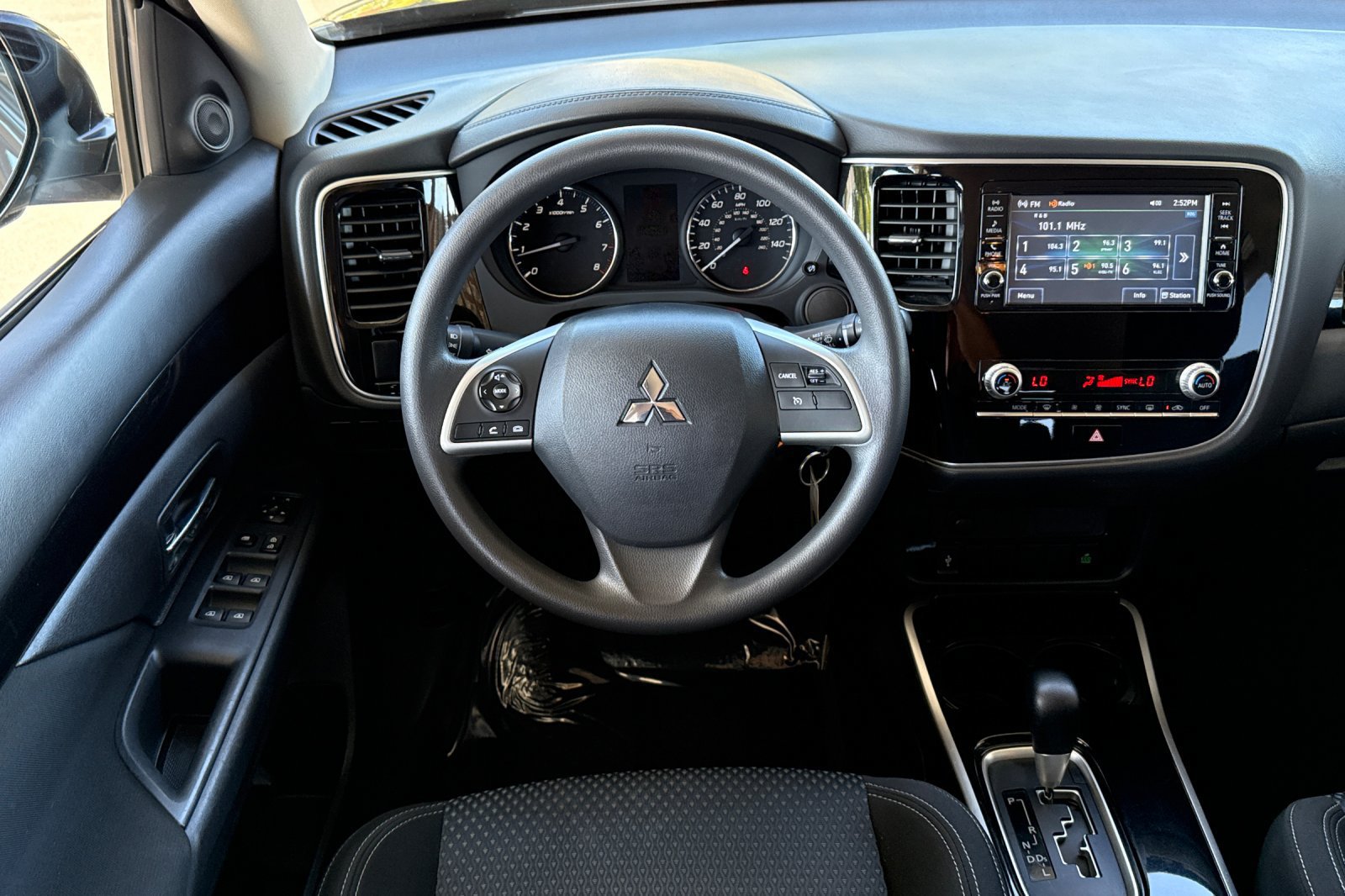Used 2020 Mitsubishi Outlander ES FWD image 22