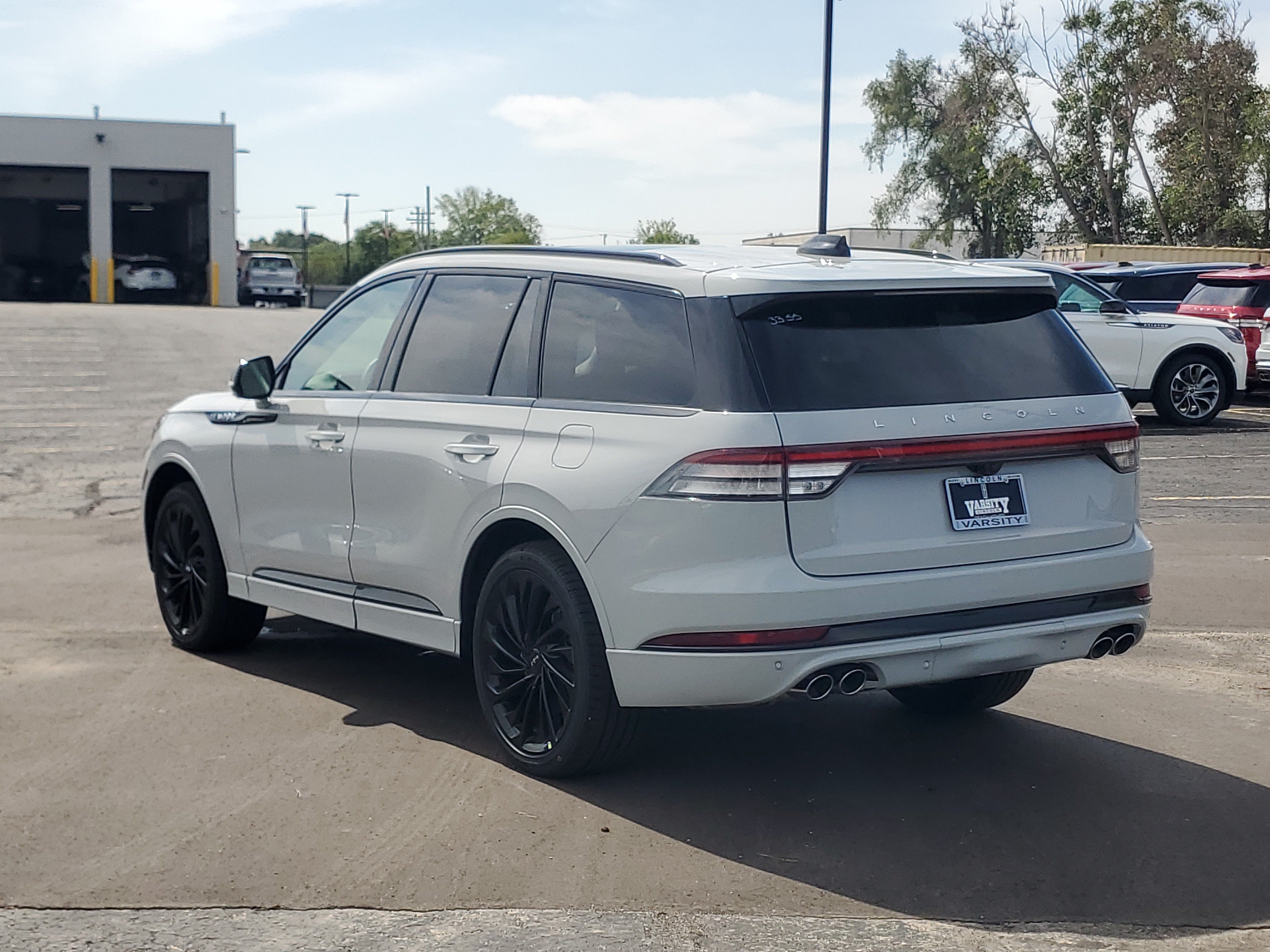 New 2027 Lincoln Aviator Reserve w/ Jet Appearance Package AWD/4WD image 3
