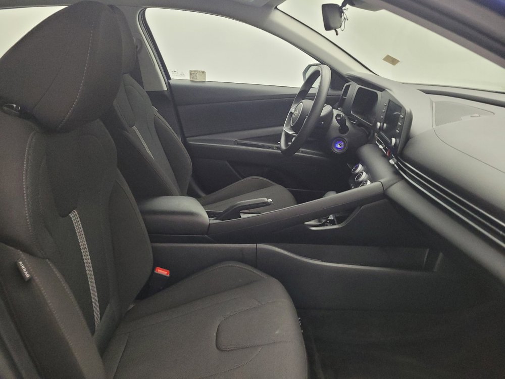 Used 2025 Hyundai Elantra SE FWD image 21