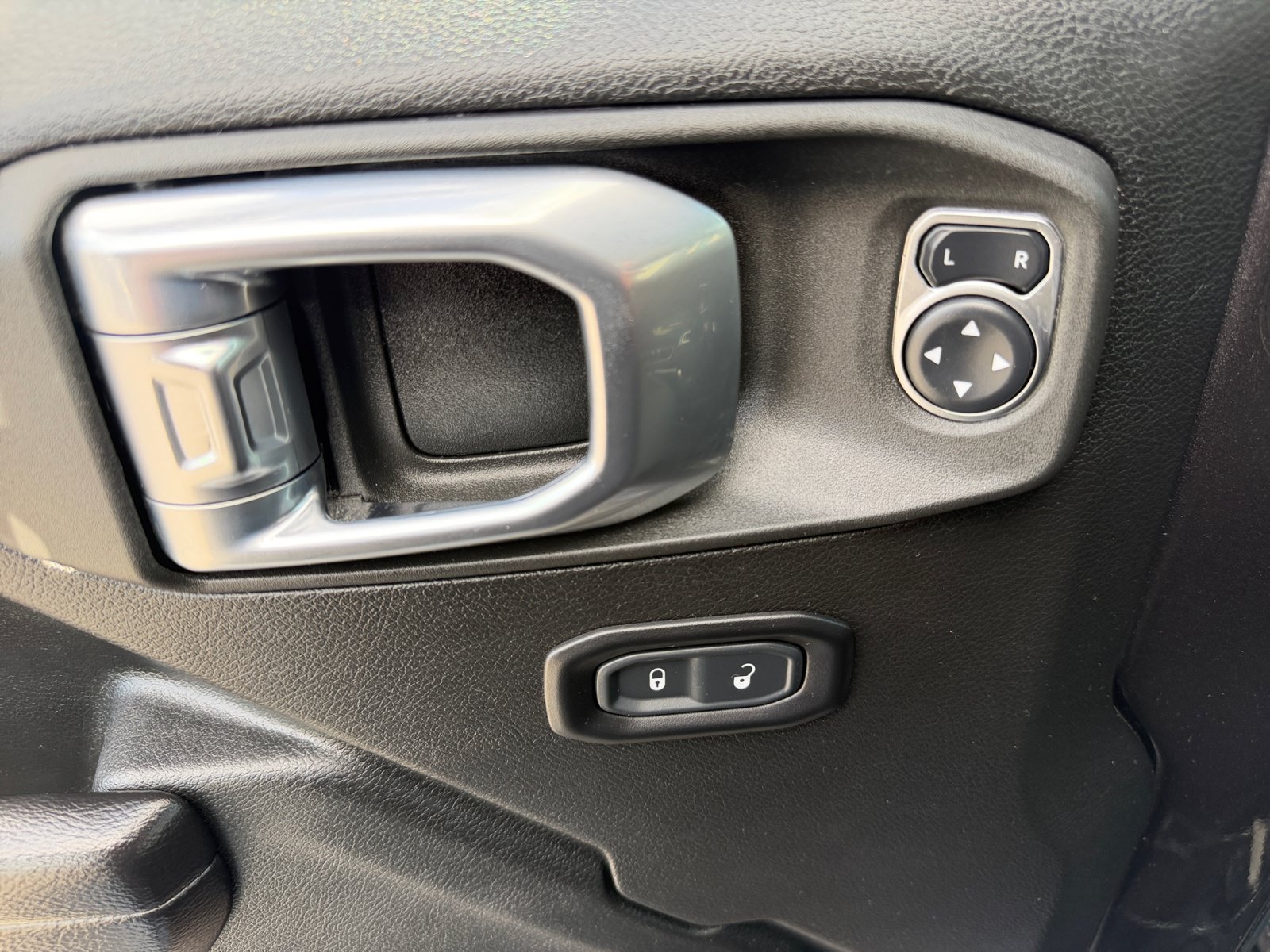 Used 2021 Jeep Gladiator Sport AWD/4WD image 17