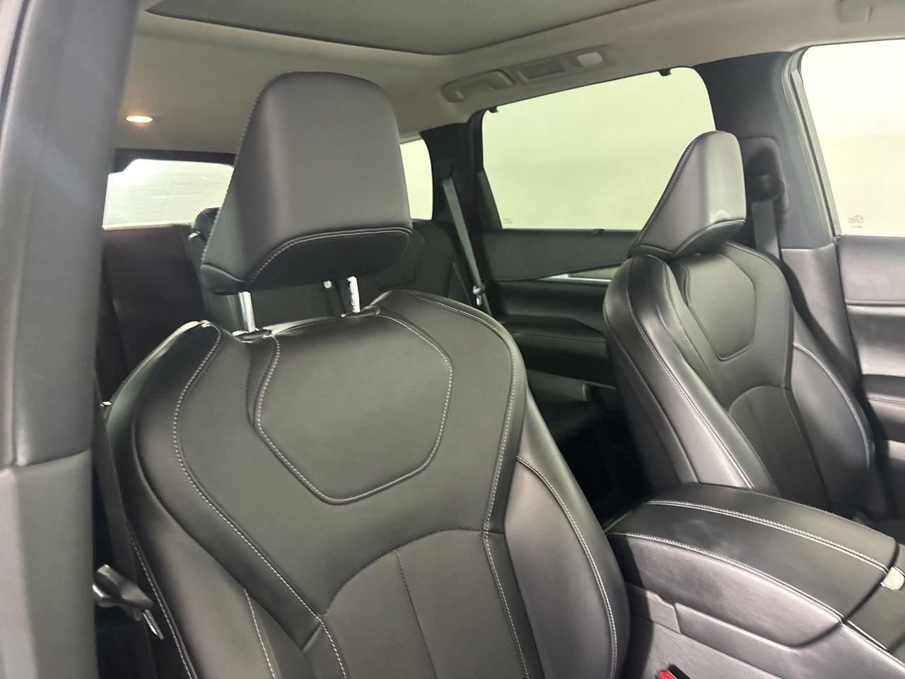 Used 2023 INFINITI QX60 Luxe w/ Vision Package image 29