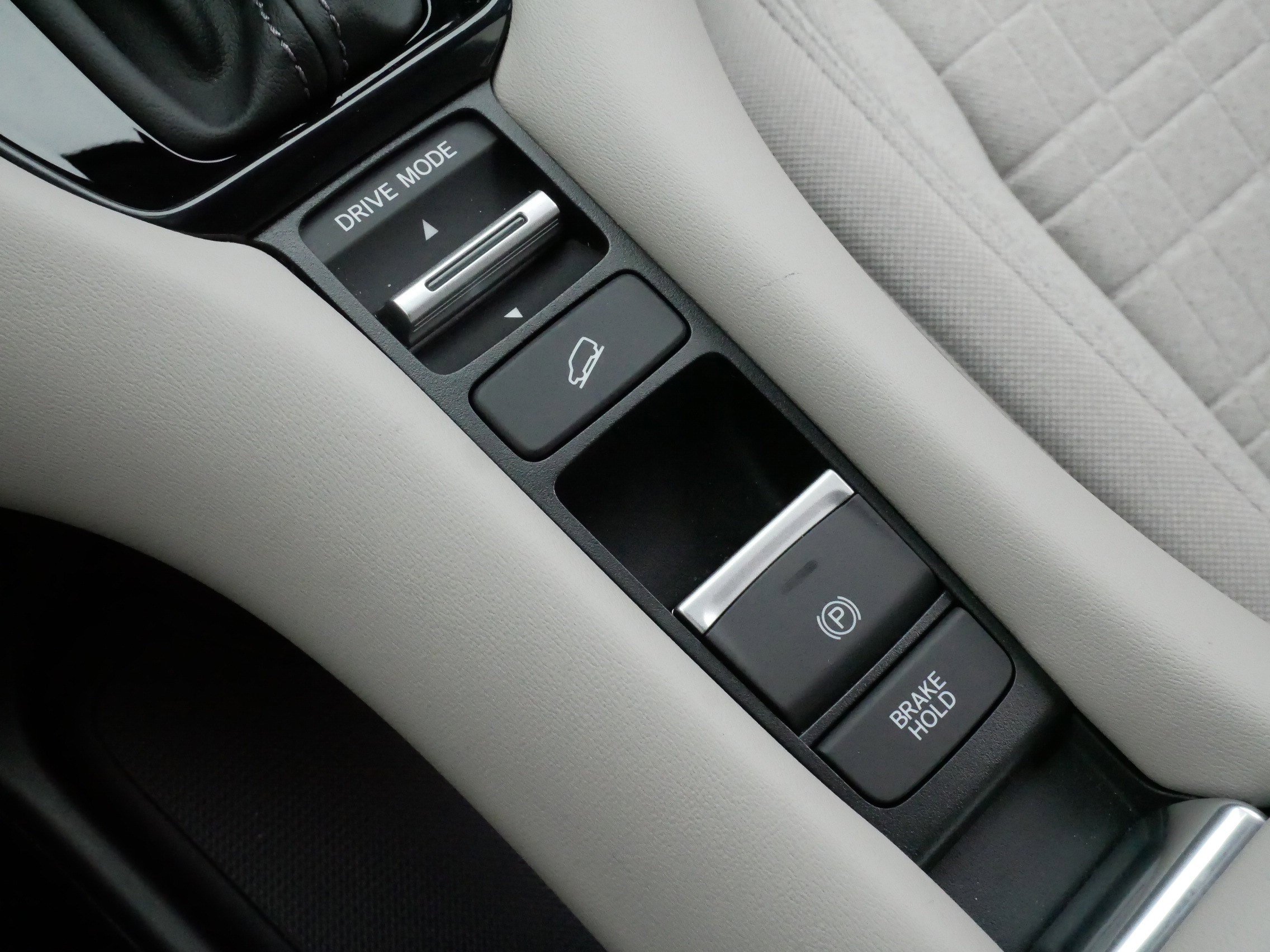 Certified 2026 Honda HR-V LX image 25