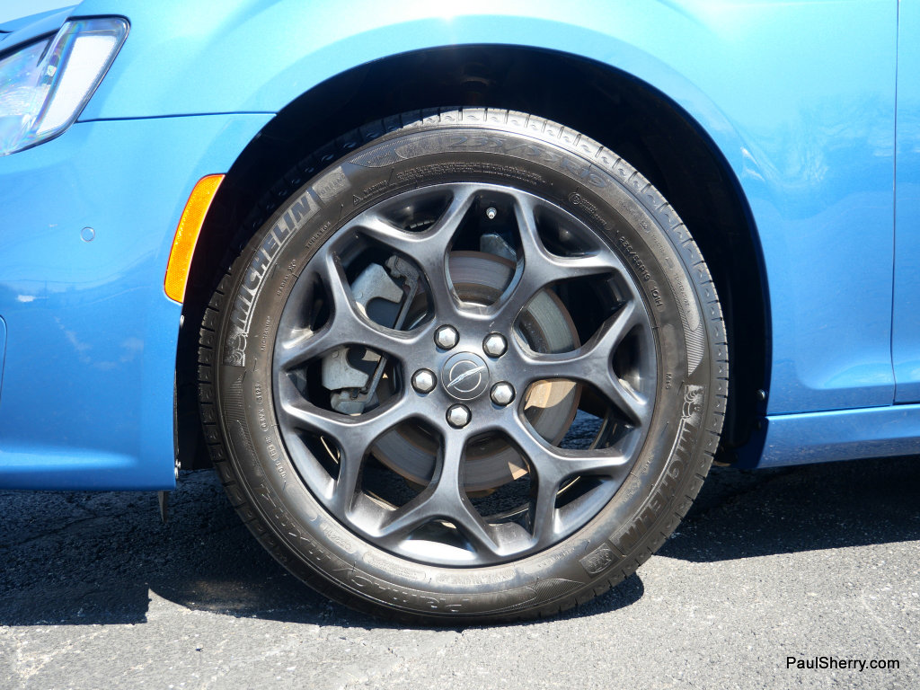 Used 2023 Chrysler 300 Touring L w/ Popular Equipment Group image 17