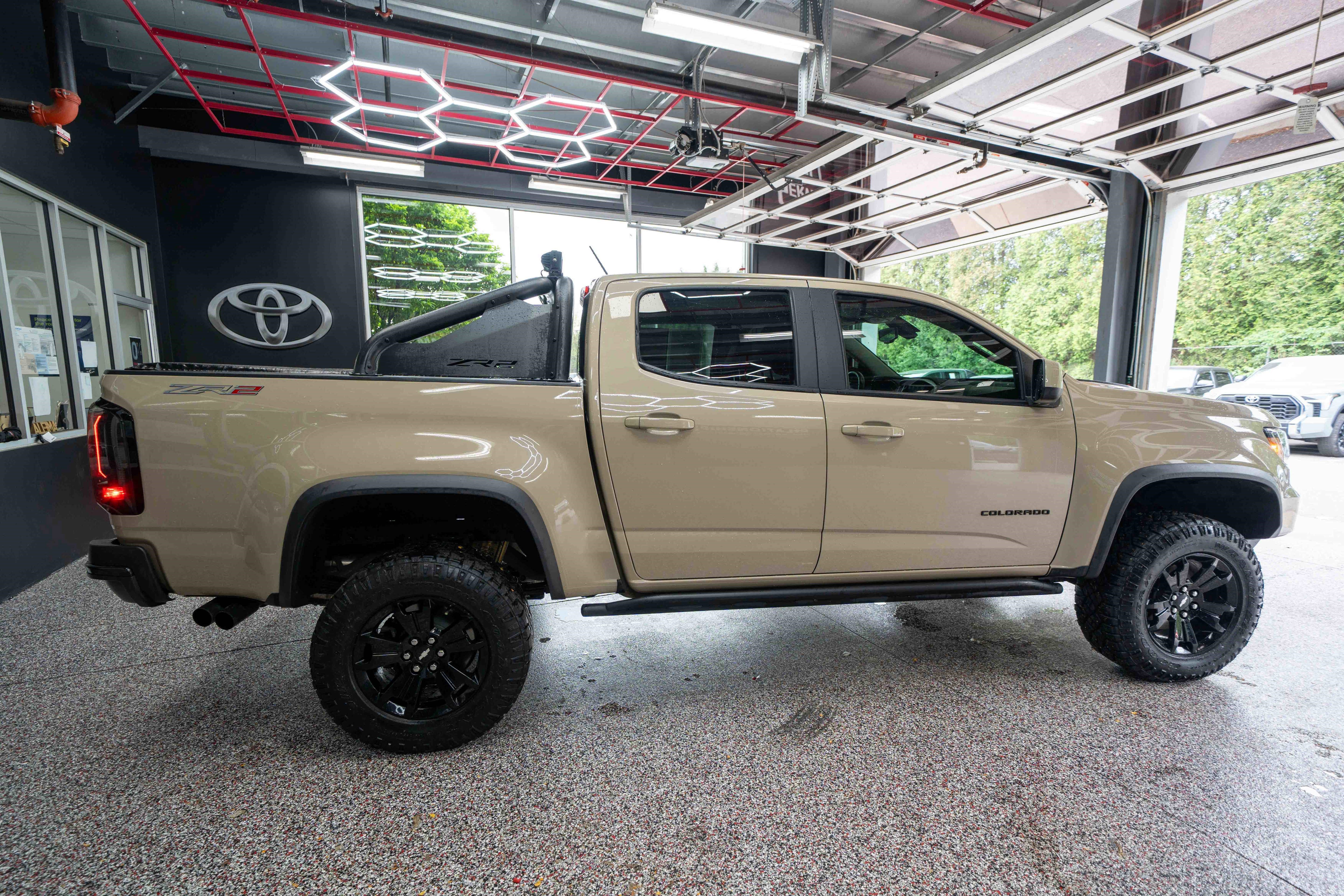 Used 2021 Chevrolet Colorado ZR2 w/ ZR2 Dusk Special Edition AWD/4WD image 4