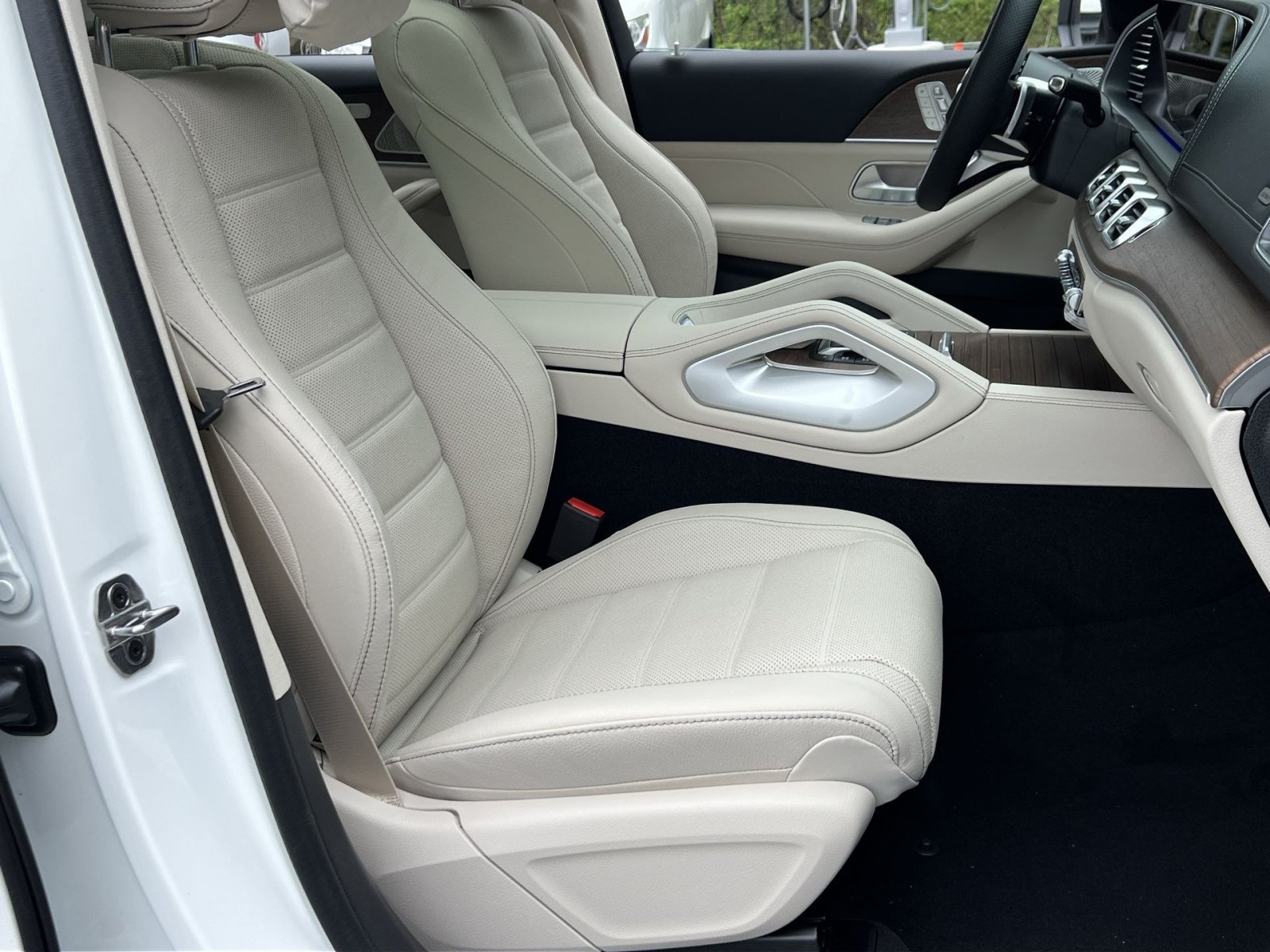 New 2026 Mercedes-Benz GLS 450 4MATIC image 34