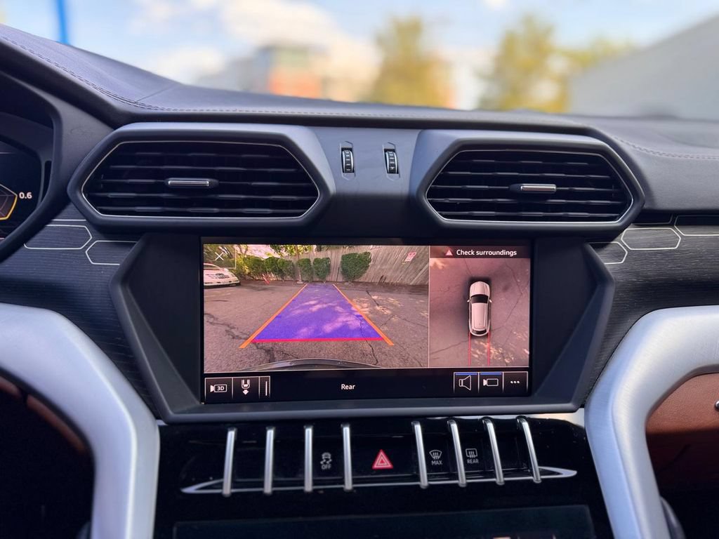 Used 2019 Lamborghini Urus AWD/4WD image 19