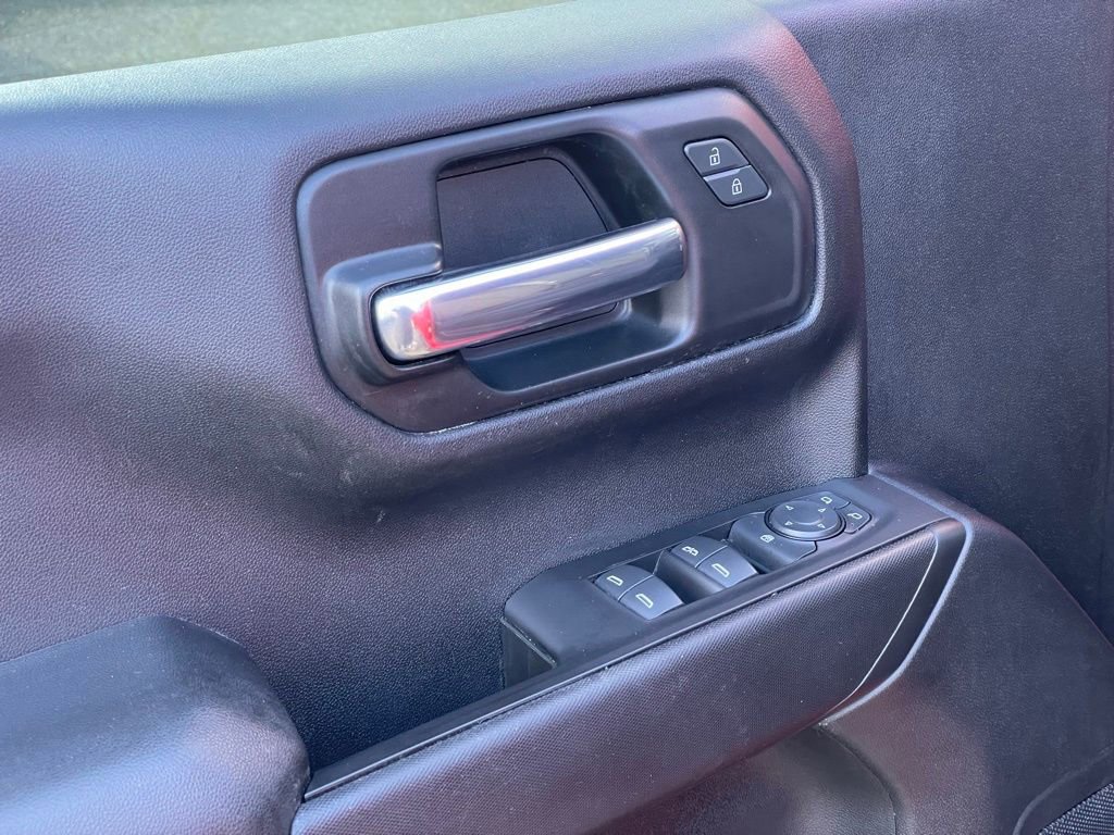 Used 2020 Chevrolet Silverado 1500 Custom w/ Custom Value Package image 12