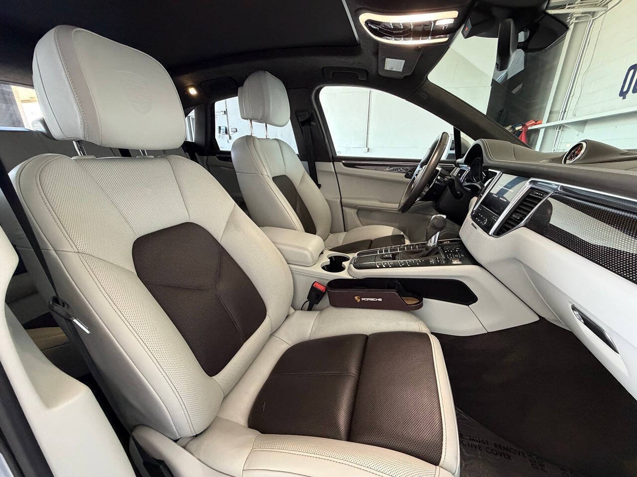 Used 2018 Porsche Macan Turbo AWD/4WD image 22