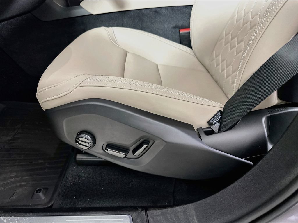 Used 2026 Volvo XC90 B6 Plus w/ Protection Package Premier AWD/4WD image 9