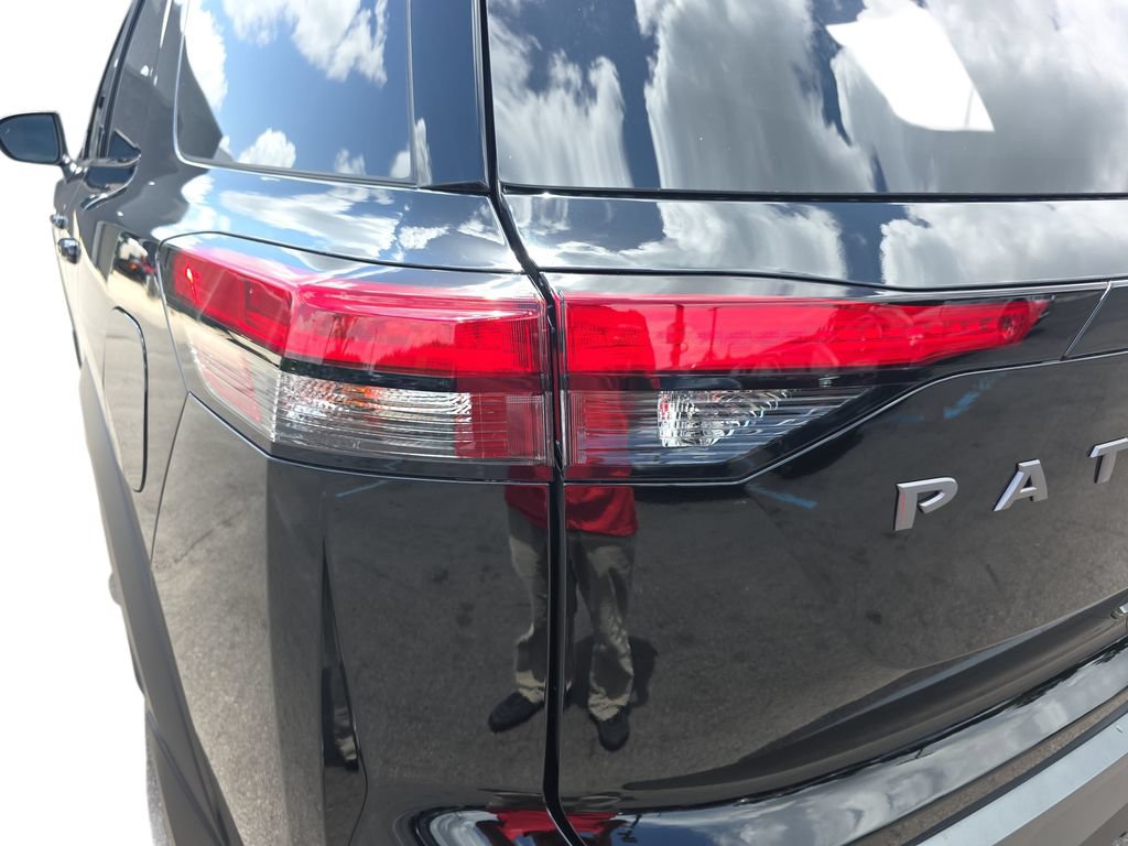 New 2026 Nissan Pathfinder Platinum FWD image 35