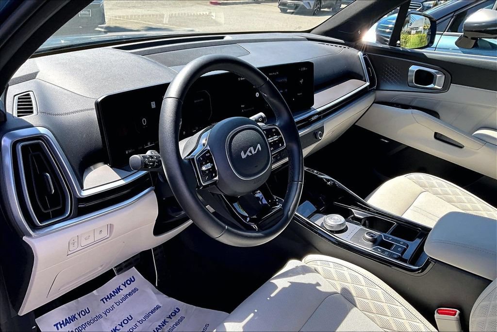 Certified 2025 Kia Sorento SX Prestige AWD/4WD image 9