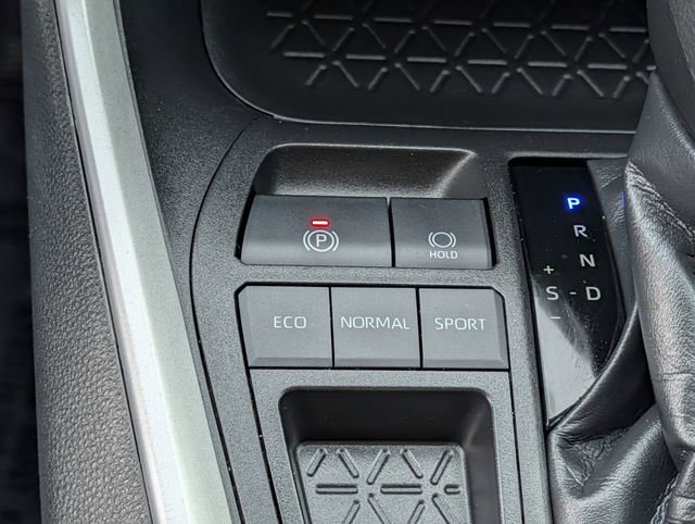 Used 2022 Toyota RAV4 LE image 16