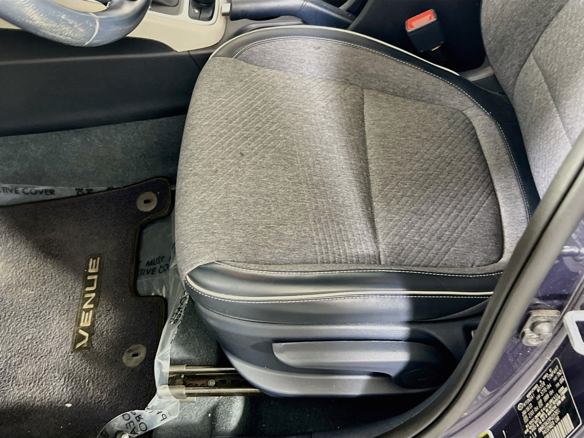 Used 2023 Hyundai Venue Limited FWD image 19
