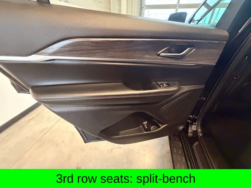 Used 2025 Jeep Grand Cherokee L Limited AWD/4WD image 18